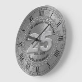 パーソナライズされたシルバー25周年記念結婚贈り物 ラージ壁時計 (傾斜)