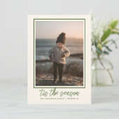 パーソナライズされたスタイリッシュエレガント可愛い緑のクリスマス シーズンカード (スタンド正面)