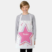 パーソナライズされたスターピンクのキッズアートクラフト エプロン (着用した状態)