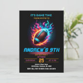 パーソナライズされたスポーツサッカー誕生日 招待状 (スタンド正面)