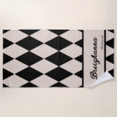 パーソナライズされたダイヤ市松模様にラック+ベージュ ビーチタオル (正面)