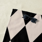 パーソナライズされたダイヤ市松模様にラック+ベージュ ビーチタオル (インサイチュ)