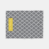 パーソナライズされたダークグレーとイエロークローバー フリースブランケット (正面(横))