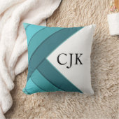 パーソナライズされたティール(緑がかった色)と白の幾何学的 クッション (ブランケット)