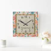 パーソナライズされたティール（緑がかった色）オレンジレッドフローラオングレーウッド スクエア壁時計 (ホーム)