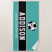 パーソナライズされたティール（緑がかった色）サッカー選手の名前 ビーチタオル (正面)