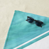 パーソナライズされたティール(緑がかった色)サンゴ結婚類 ビーチタオル (インサイチュ)