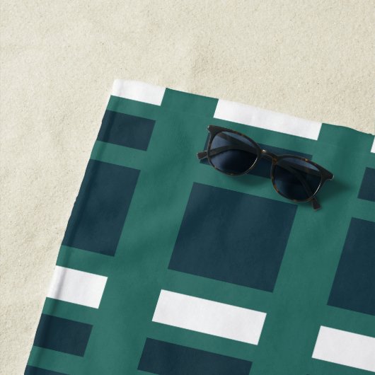 パーソナライズされたティール（緑がかった色）ホワイトブルー市松模様にプライド ビーチタオル (インサイチュ)