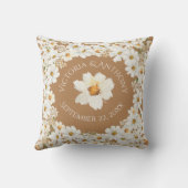 パーソナライズされたデイジーフローラ結婚Keepsakeの クッション (裏面)
