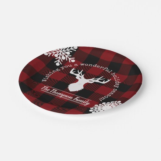 パーソナライズされたトナカイ赤と黒バッファローのプレイド ペーパープレート (アングル)