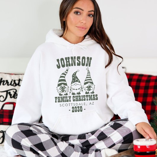 パーソナライズされたトレンディーグリーン格言ファミリークリスマス Tシャツ