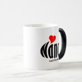 "パーソナライズされたナンシー"白黒，赤いハート モーフィングマグカップ (正面右)