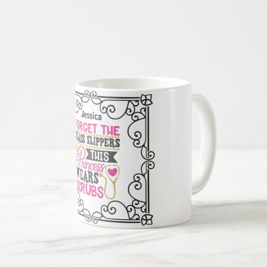 パーソナライズされたナース – このプリンセスはスクラップを着用 コーヒーマグカップ (正面右)
