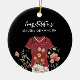 パーソナライズされたナースRN LPN NPマルーンスクラップ セラミックオーナメント