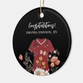 パーソナライズされたナースRN LPN NPマルーンスクラップ セラミックオーナメント (左)