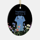 パーソナライズされたナースRN LPN NP青スクラブ セラミックオーナメント (右)