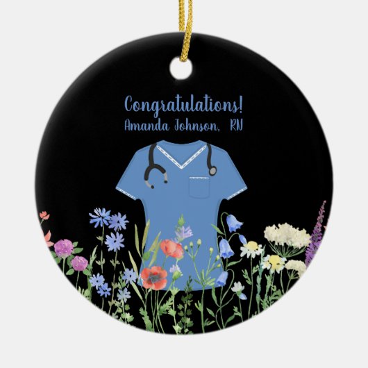 パーソナライズされたナースRN LPN NP青スクラブ セラミックオーナメント (正面)
