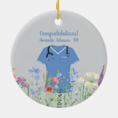 パーソナライズされたナースRN LPN NP青スクラブ セラミックオーナメント (裏面)