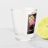 パーソナライズされたハッピーバースデーお祝い – ピンク ショットグラス (左)