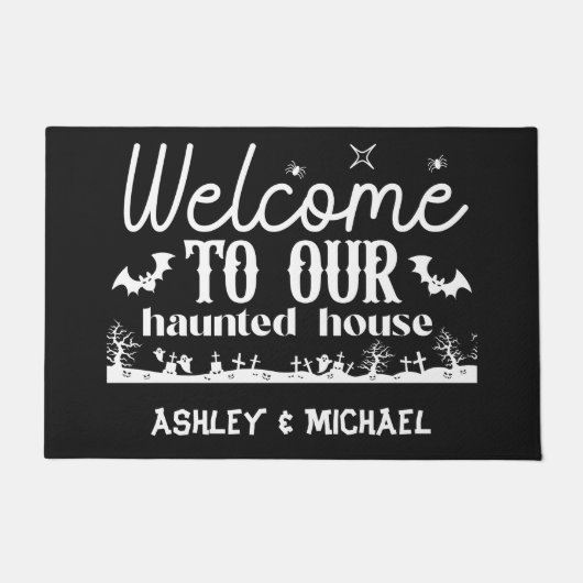 パーソナライズされたハロウィン幽霊のよく出るハウス ドアマット (正面)