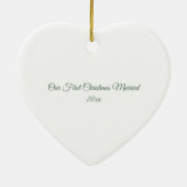 パーソナライズされたハートの最初の結婚したクリスマス写真 セラミックオーナメント (裏面)