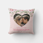 パーソナライズされたハートフォトピンクローズ婚約 クッション (正面)