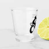 パーソナライズされたバイクもしくは自転車に乗る人 ショットグラス (左)
