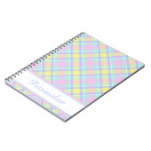 パーソナライズされたパステルチェック ノートブック (左側)