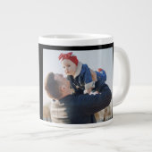 パーソナライズされたパパ父の日メンズベーシックTシャツ ジャンボコーヒーマグカップ (正面右)