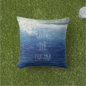 パーソナライズされたビーチリビングザドリーム アウトドアクッション (芝生)