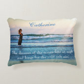 パーソナライズされたビーチ「She Dreams」 アクセントクッション (正面)