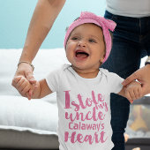 パーソナライズされたピンクが私の叔父のハート ベビーボディスーツ