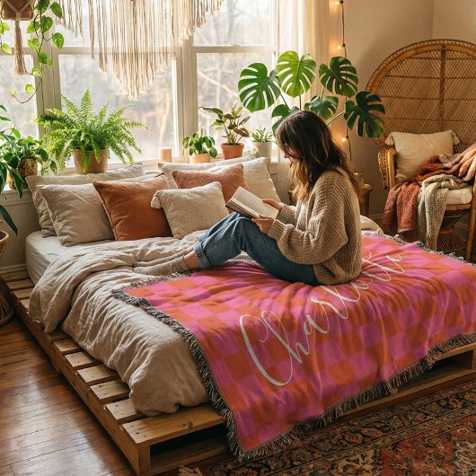 パーソナライズされたピンクとオレンジのチェッカーボードパターン スローブランケット