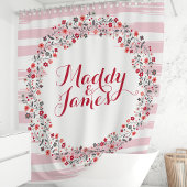 パーソナライズされたピンクと赤の花輪 シャワーカーテン