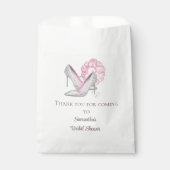 パーソナライズされたピンクのバラとシルバーのヒール ブライダルシャワー フェイバーバッグ (正面)