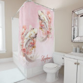 パーソナライズされたピンク水彩金ゴールドコイ魚フローラ シャワーカーテン (インサイチュ)