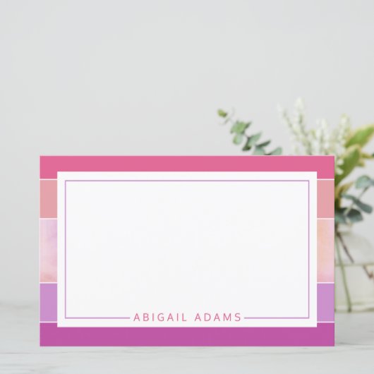 パーソナライズされたピンク紫ストライプの文房具紙 (スタンド正面)