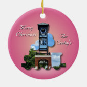 (パーソナライズされたピンク)フォーリークロックタワー&トレイン セラミックオーナメント (裏面)