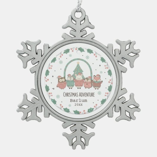 パーソナライズされたフェスティブアドベンチャー スノーフレークピューターオーナメント (正面)