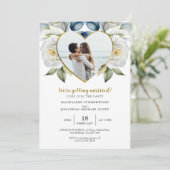 パーソナライズされたフォトホワイトローズ&ハートフレーム 招待状 (スタンド正面)