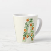 パーソナライズされたフローラAオレンジ色の花 カフェラテマグ (右アングル)