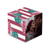 パーソナライズされたブルゴーニュ異国花ストライプの フォトキューブ (裏面アングル)