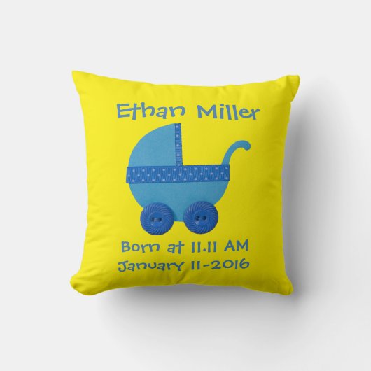 パーソナライズされたブルーベビーキャリッジ男の赤ちゃんシャワー クッション (正面)