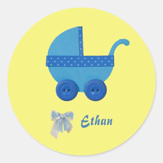 パーソナライズされたブルーベビーキャリッジ男の赤ちゃんシャワー ラウンドシール (正面)