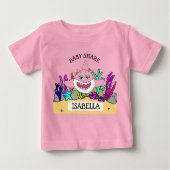 パーソナライズされたベイビーシャークベイビーの ベビーTシャツ (正面)