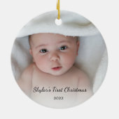 パーソナライズされたベビーの初めてのクリスマス写真の名前 セラミックオーナメント (裏面)