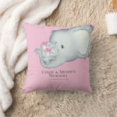 パーソナライズされたベビーゾウ双生児ママ クッション (ブランケット)