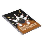 パーソナライズされたボウリングをする人、 クリケットの投手ストライクボーリングレーンのボールピン ノートブック (右側)