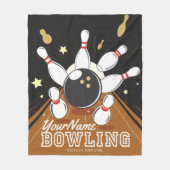 パーソナライズされたボウリングをする人、 クリケットの投手ストライクボーリングレーンのボールピン フリースブランケット (正面)