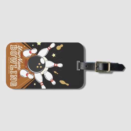 パーソナライズされたボウリングをする人、 クリケットの投手ストライクボーリングレーンのボールピン ラゲッジタグ (正面横)